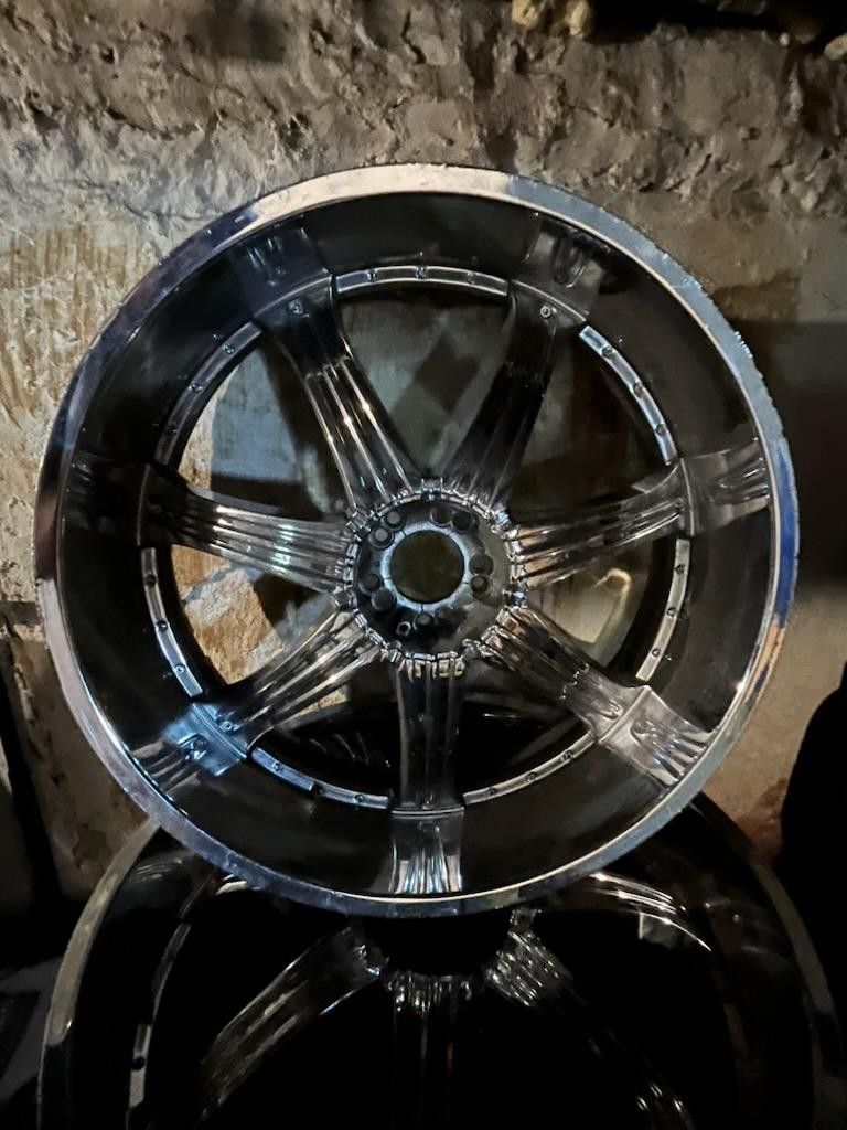 28" K9 Rims With Out Tires Like New