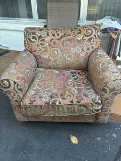 Accent Chair In Excellent Condition 