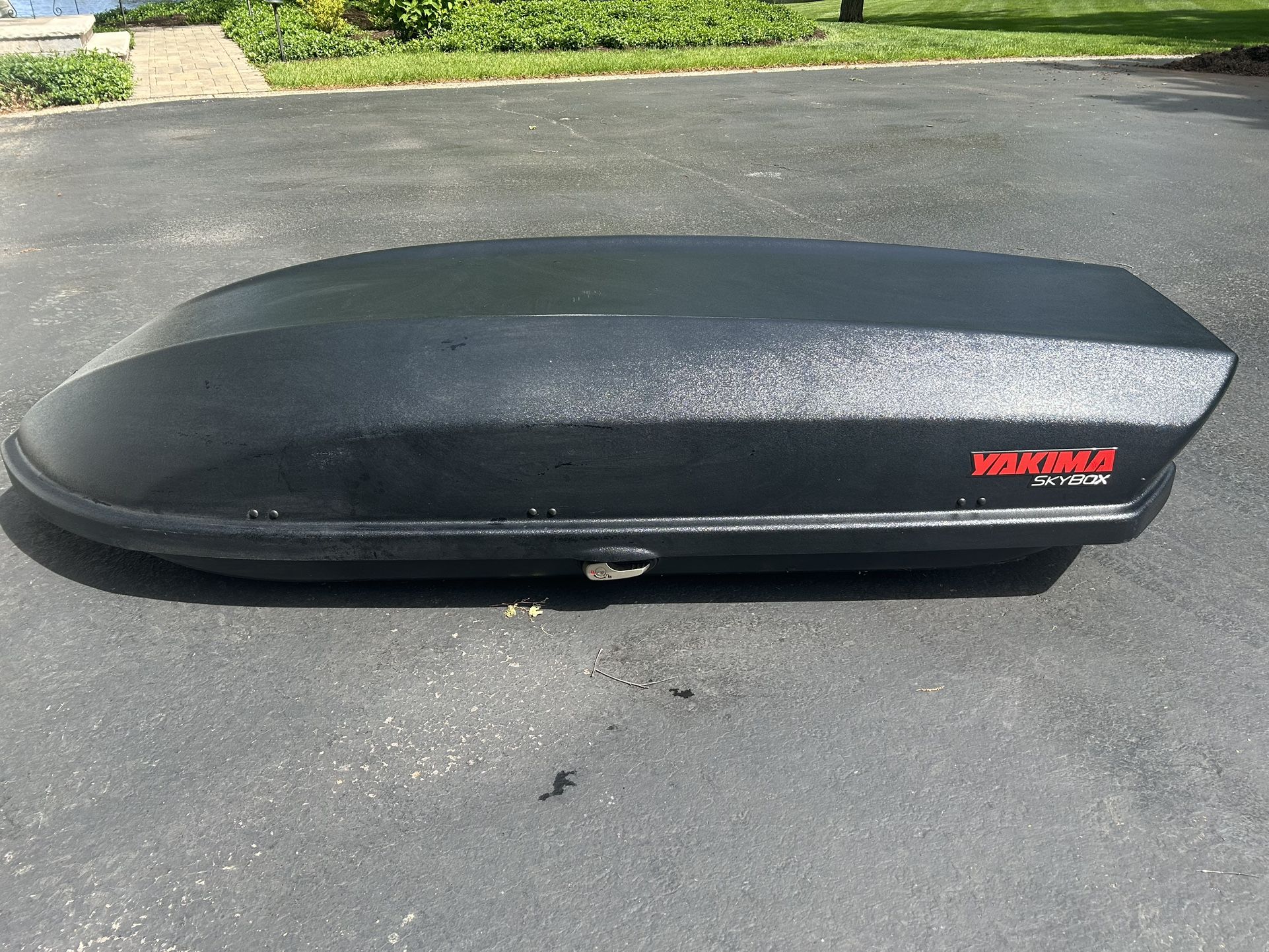 Yakima Skybox Model 16S Rooftop Cargo Box