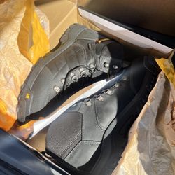 CATERPILLAR WORK BOOTS (BRAND NEW)