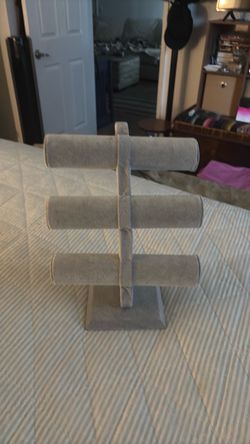 Bracelet holder