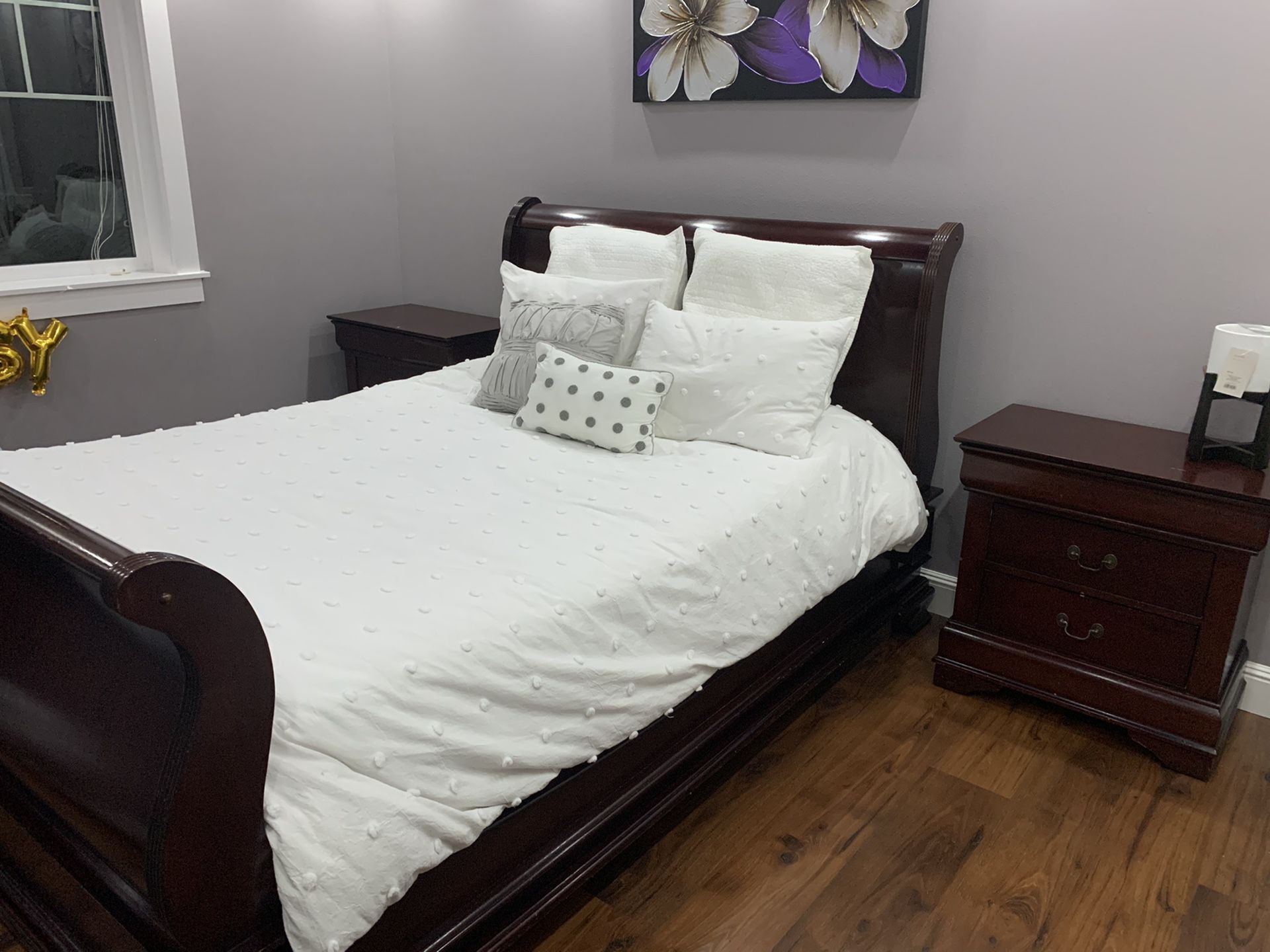 Queen bed with nightstands and mattress