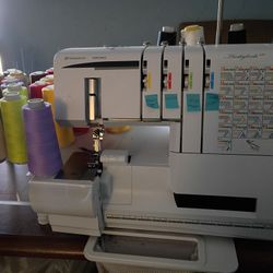 husqvarna viking huskylock s21 sewing machine Combination overclock and coverstitch