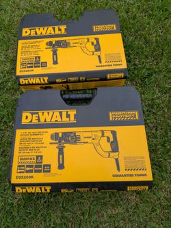 DeWalt 8.5 AMP  1-1/8 In Corded SDS Plus D Handle Concrete Masonry Rotary Hammer Drill