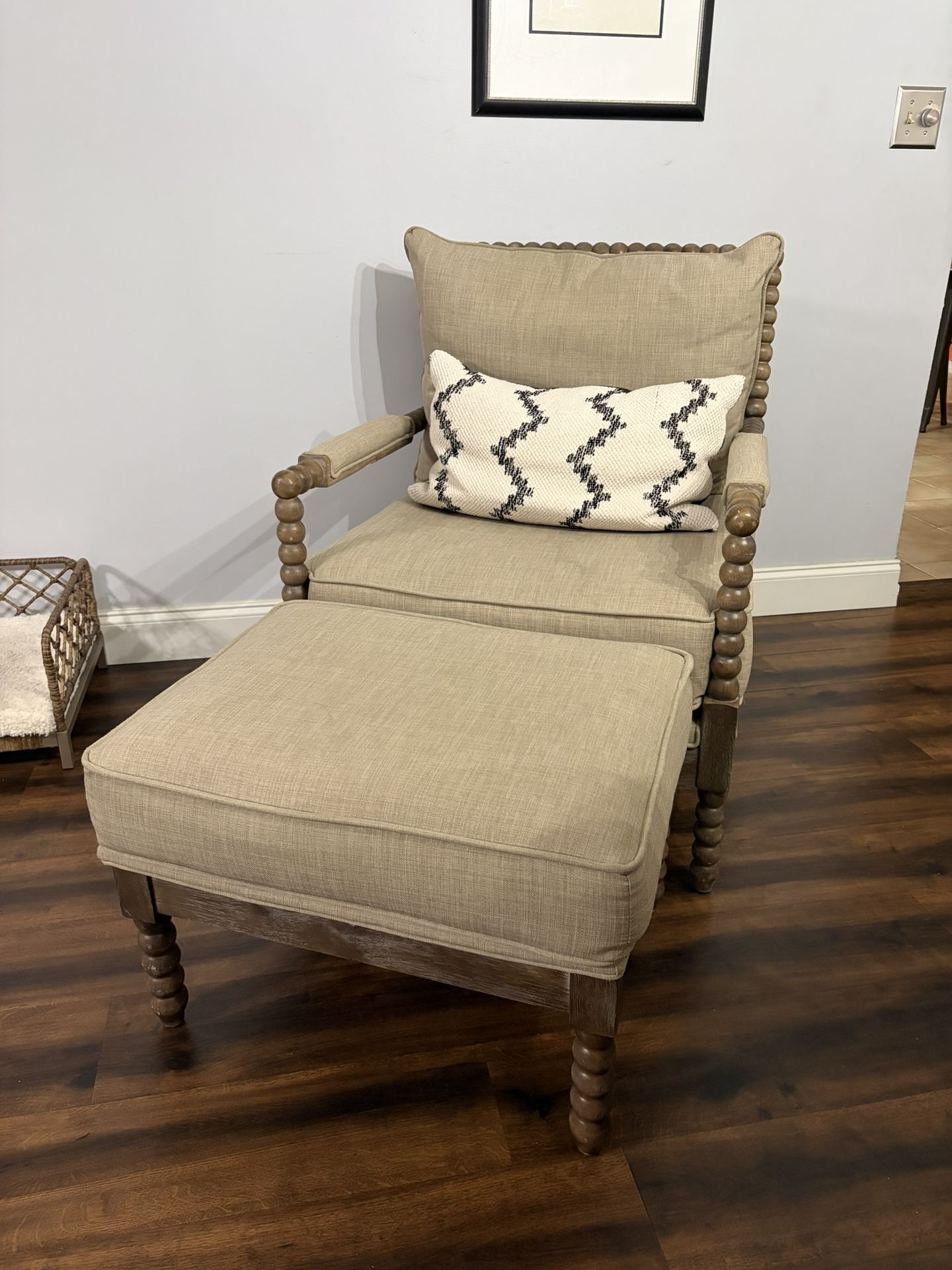 Farmhouse Wooden Arm Chair With Ottoman