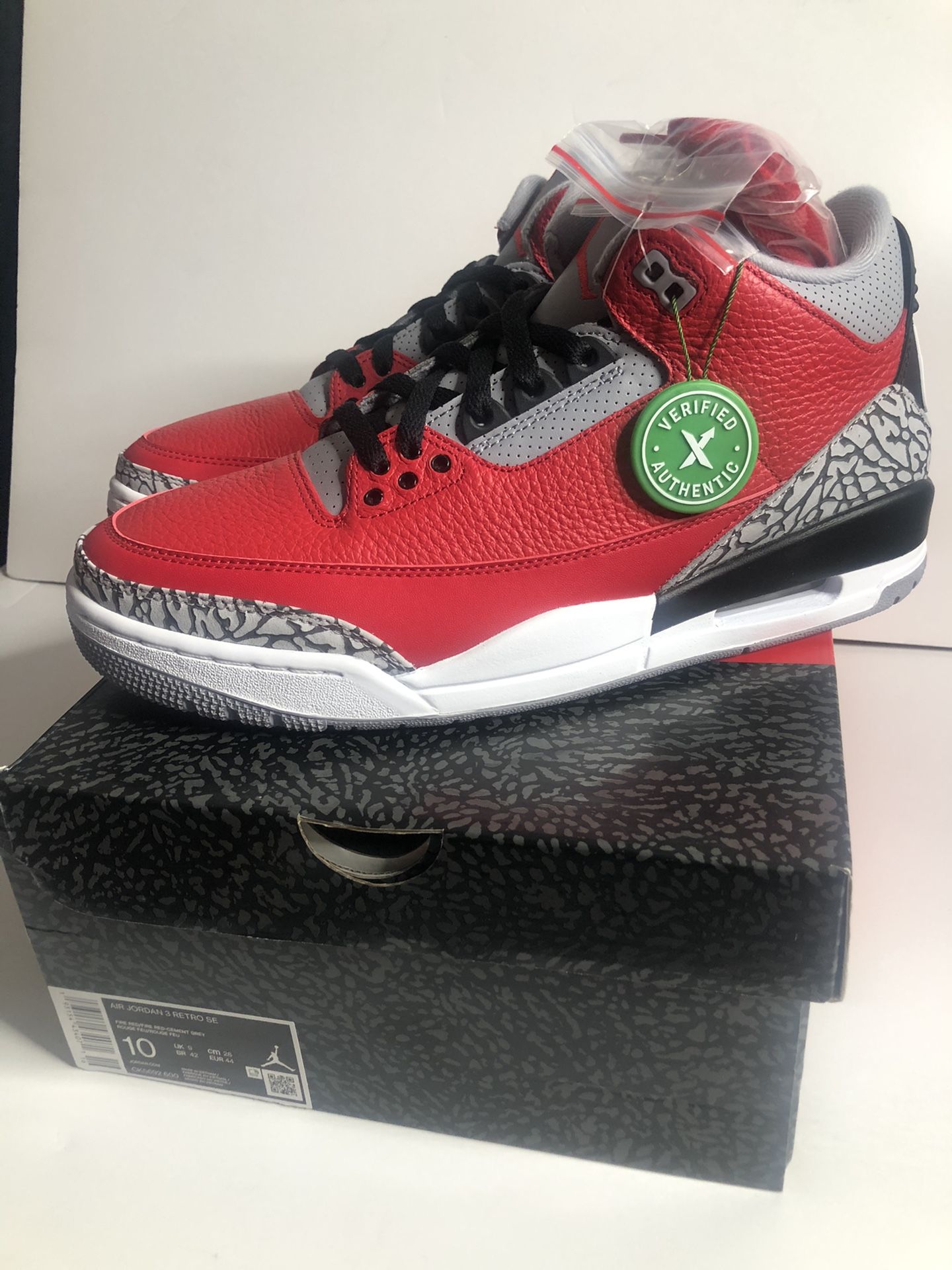 Nike air Jordan fire red cement se brand new size 10