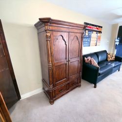 Beautiful Classy Hideaway Media Center Plenty Of Storage 