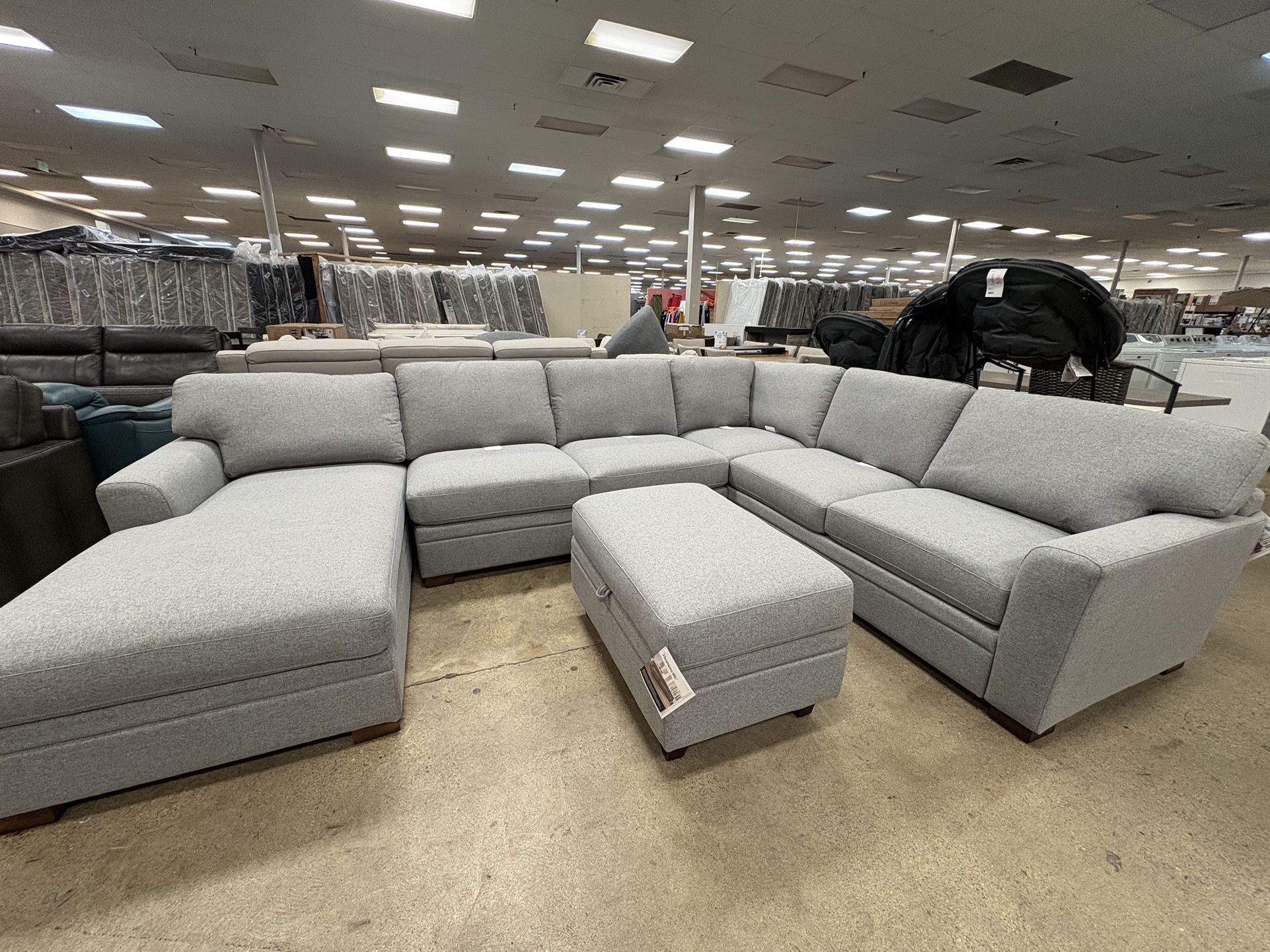 Thomasville Langdon Fabric Sectional With Storage Ottoman