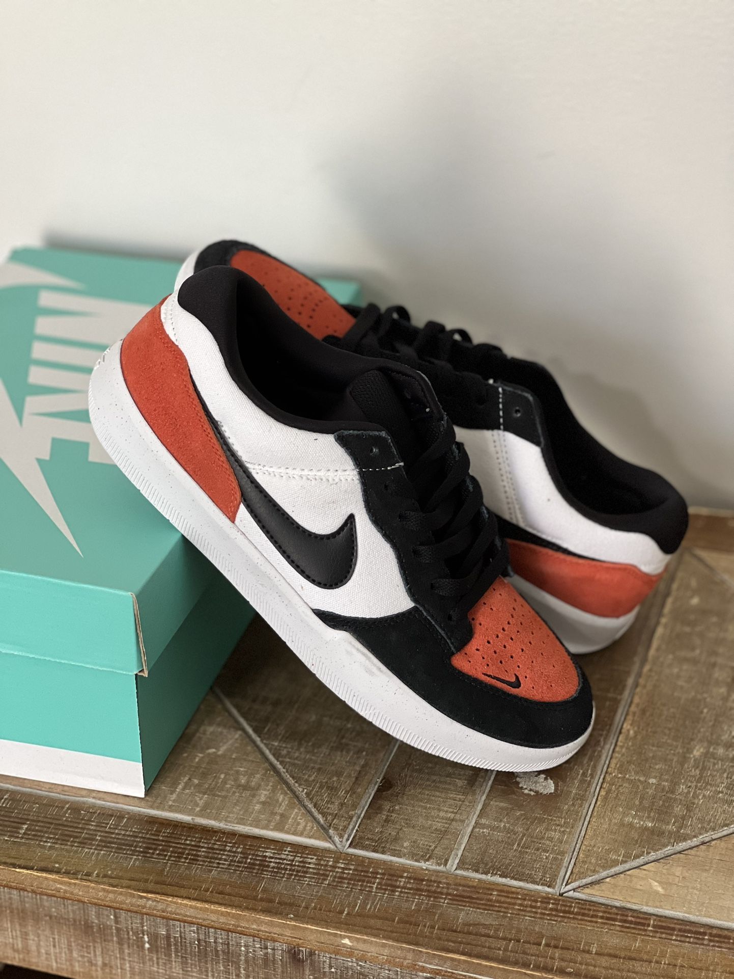 Nike SB Force 58 Size 9.5M DV(contact info removed) White/Black with OG box BRAND NEW!