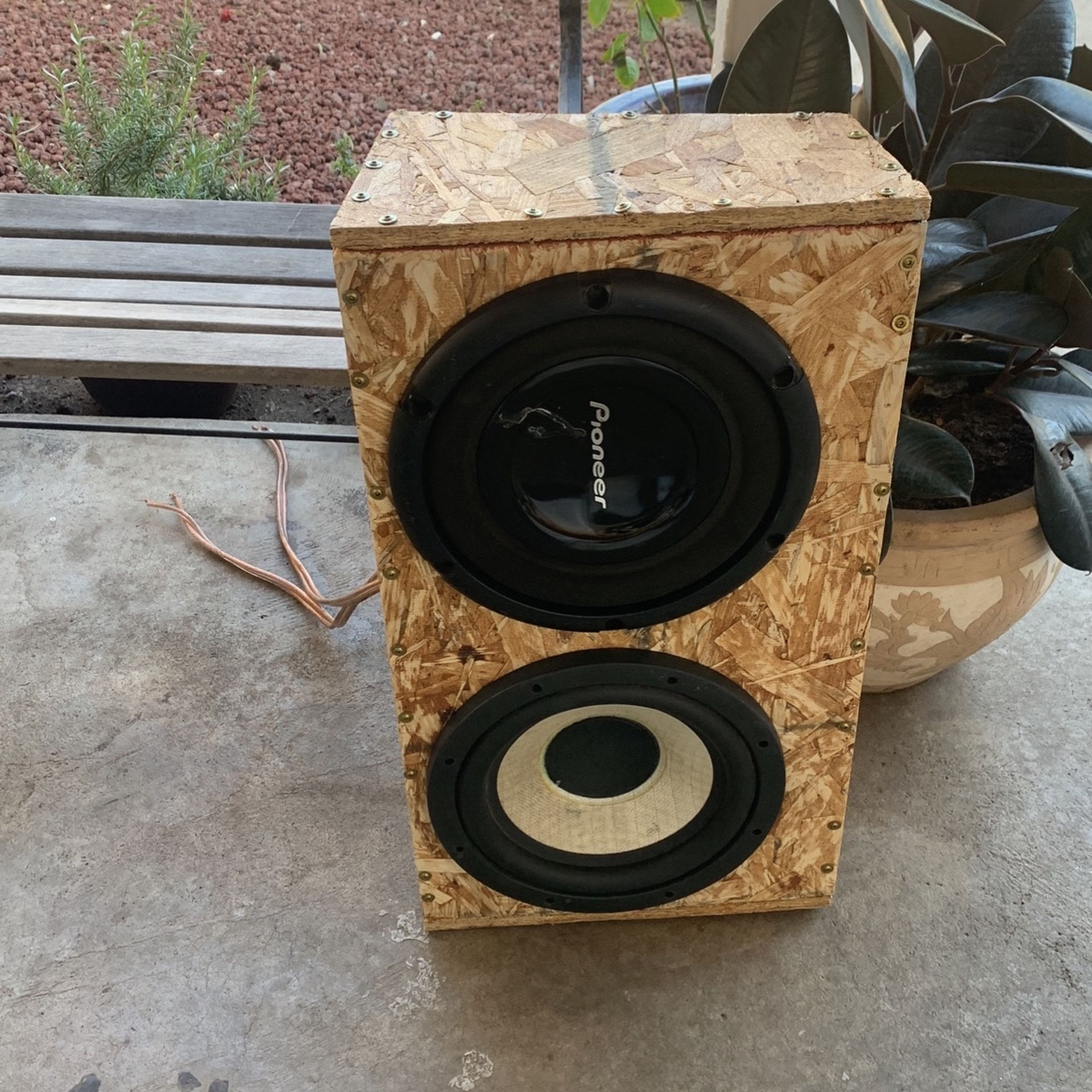 Car speaker