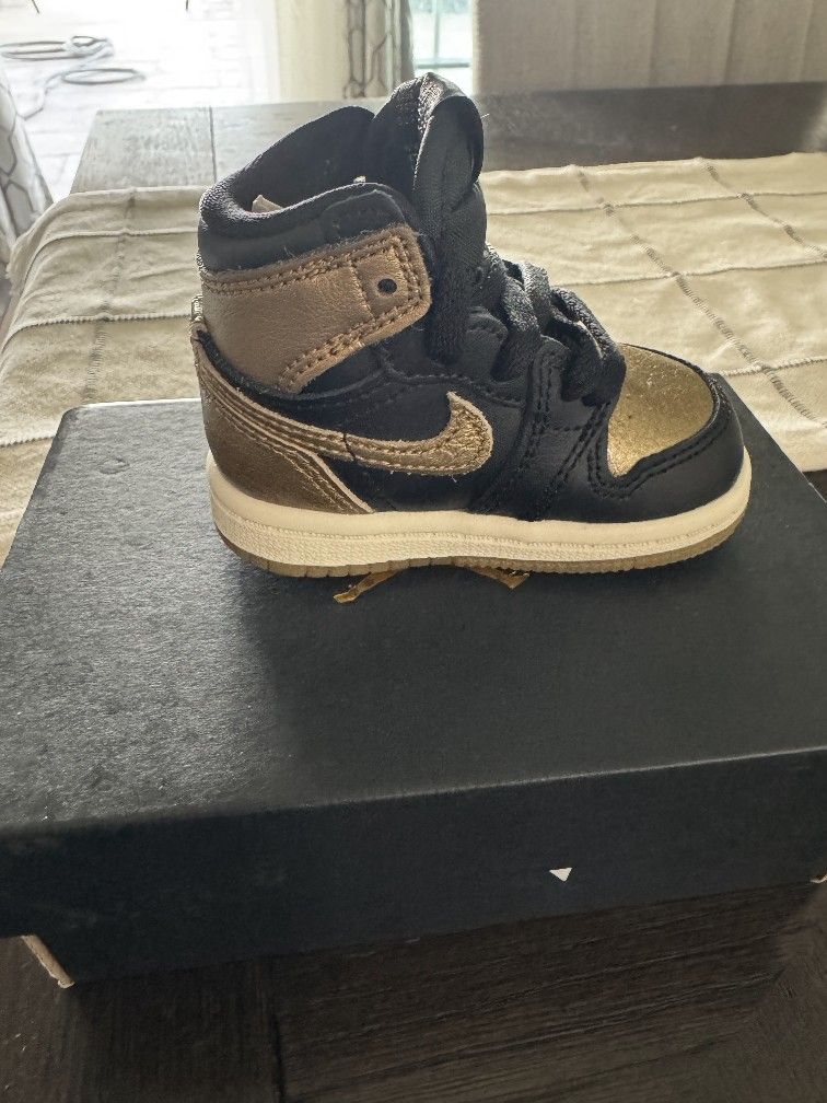 New NIKE hightop Shoes for Child