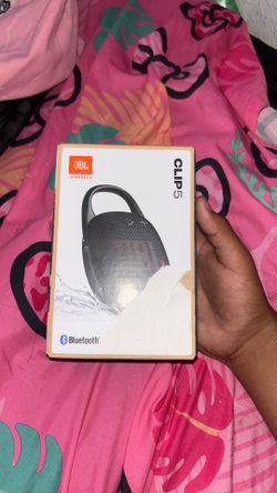 Clip 5 jbl speaker