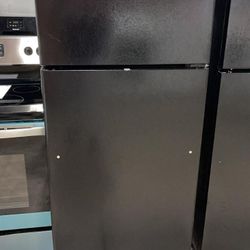 General Electric Top Freezer Refrigerator Black #158