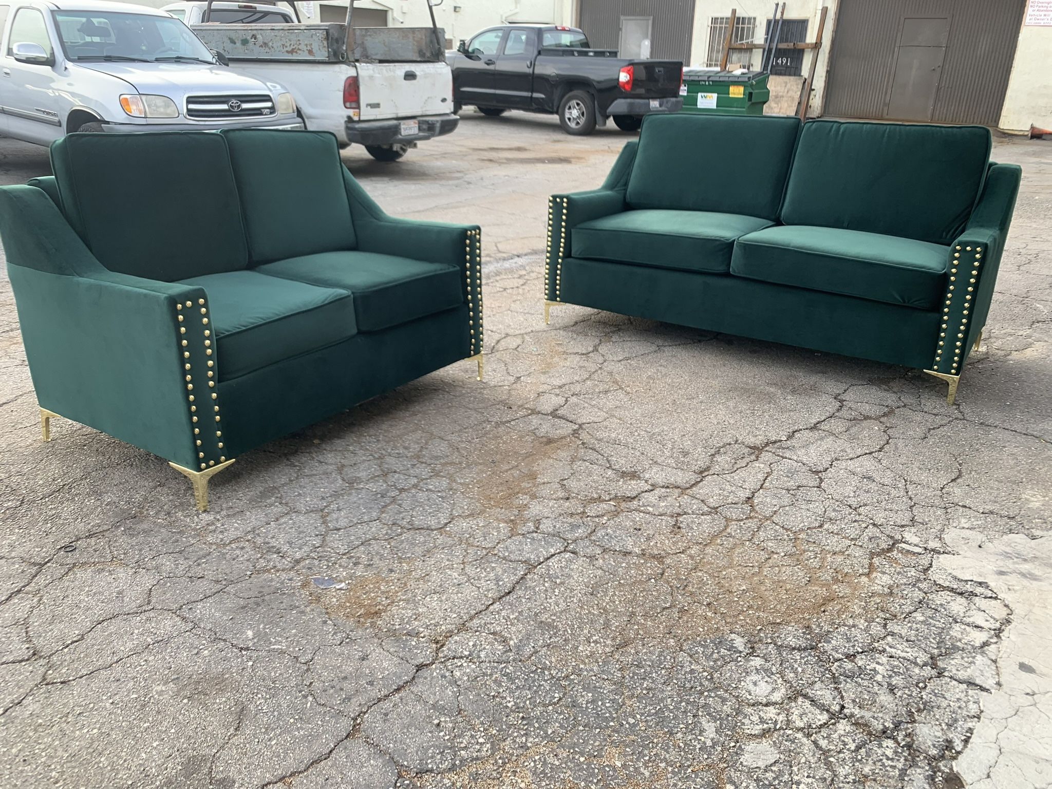 $899 Brand New Sofa And Loveseat Set Made In The USA 🇺🇸 (Read Description Below)