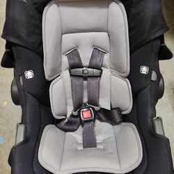 Nuna Pipa Carseat With Base