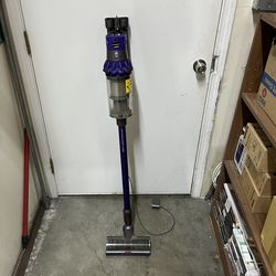 Dyson V10 Vacuum