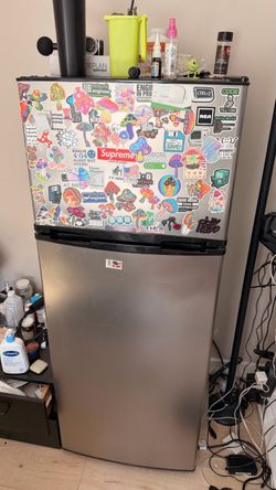 Stainless Steel Top-Freezer Refrigerator