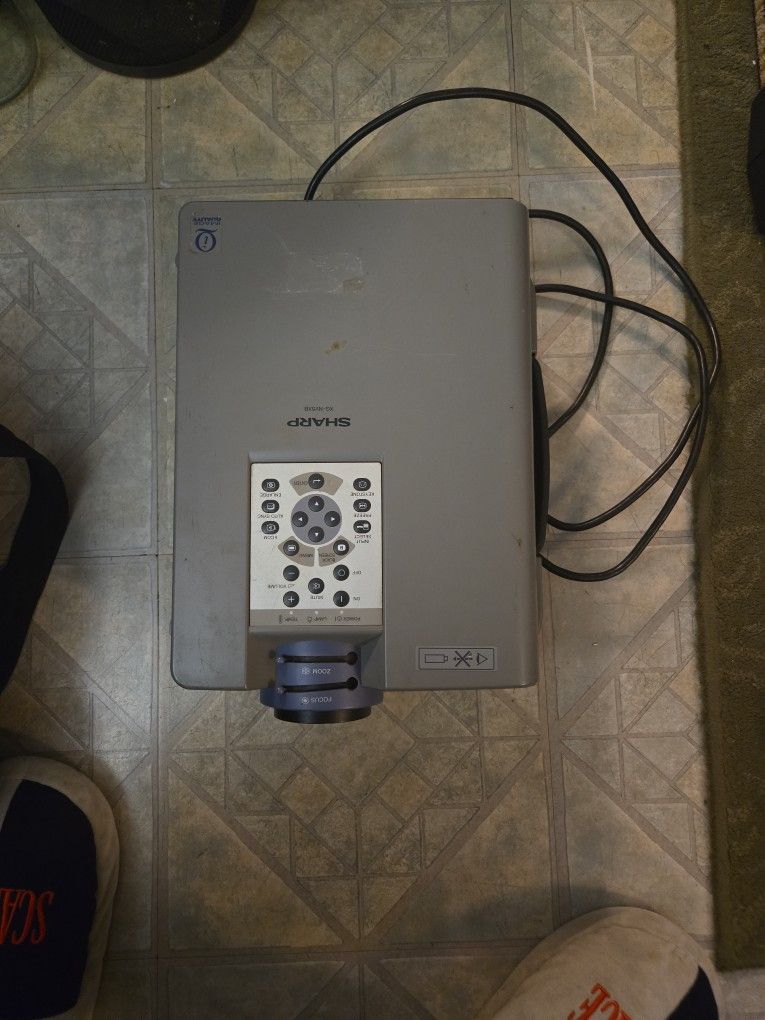 Sharp Notevision XG-NV5XB LCD Projector