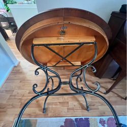 Hardwood Dining Table With Leaf And 6 Chairs