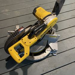Dewalt Saw Excellent Working used three times almost new