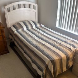 2 Twins / Nightstand / Dresser