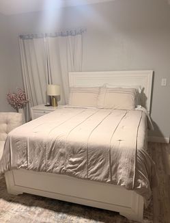 Queen Bedroom Set
