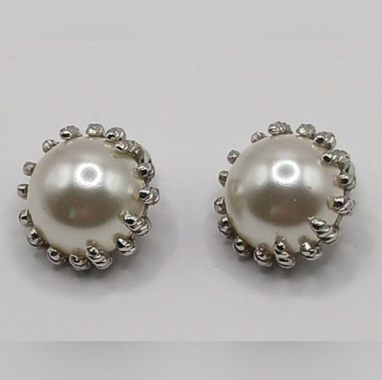 Vintage JudyLee Faux Pearl Clip On Earrings