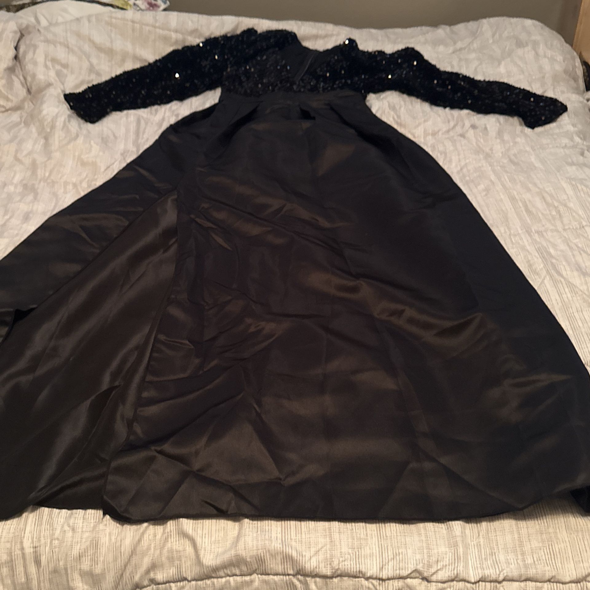 new dress, never worn Small