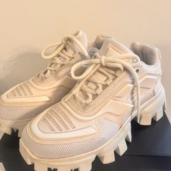 Sneakers Size 8.