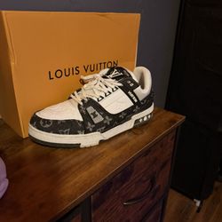 (1OF1) Lv Tr@iners, Black And White 