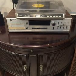 Vintage Turntable & Eight Track Stereo With Vintage Speakers