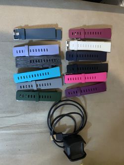 12 Fitbit Versa bracelets and charger 🔌