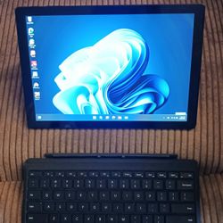 Microsoft Surface PRO 7 12.3" Touchscreen Laptop/Tablet Like New Condition Works Perfect 