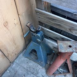 jack stands 