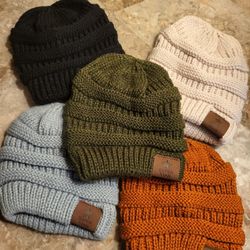 Lot Of Baby Beanies ( 5 Pieces ) New / 6-12 Months/