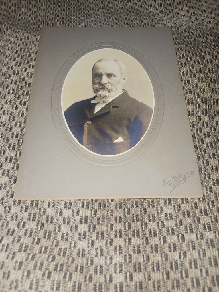 1920 Cabinet Photo.