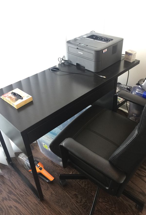 Desk and chair for Sale in Toronto, ON - OfferUp