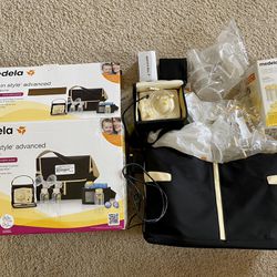 Medela Breast Pump With Bunch Of Accessories 
