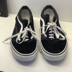 BLACK AND WHITE VAN SIZE 11.5