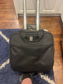 Travelpro FlightCrew 5 Horizontal Rolling Overnighter luggage carry on luggage – Like New – $120