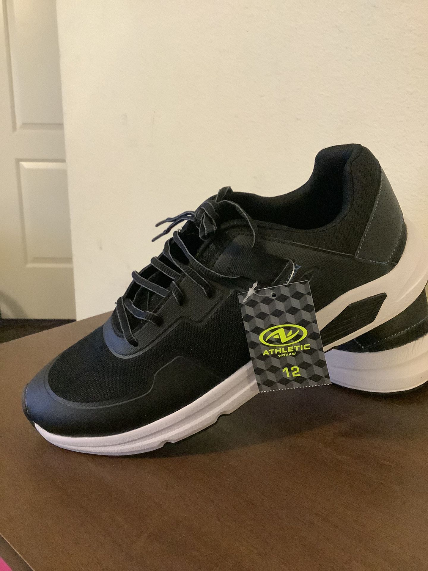 Athletic Works Men's Basic Athletic Shoe Size 10 Memory Foam MNAW48DP002  for Sale in Nazareth, PA - OfferUp