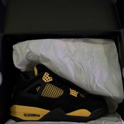 Jordan 4's Yellow Thunder 