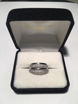 BEAUTIFUL Silver Ring Band with CZ stones size 8