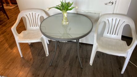 2 cheer and table