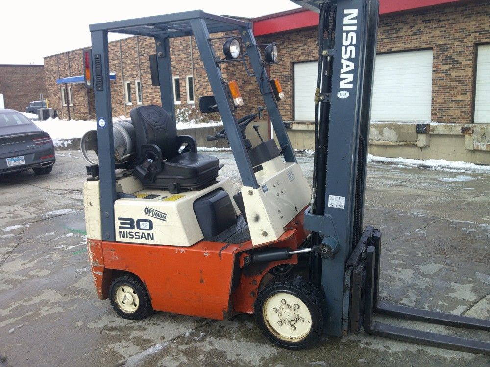 Nissan 3000 LB. Capacity Forklift 