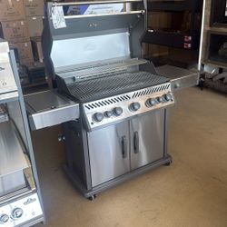 Napoleon Rouge SE 625 RSIB Propane Grill With Infared Rear And Side Burners