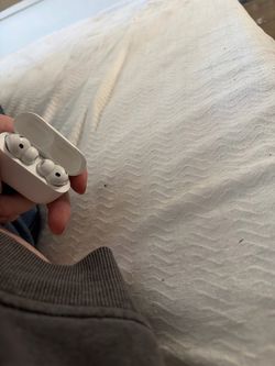 Air pods pro noise cancellation missing wall piece will need to buy a charger block
