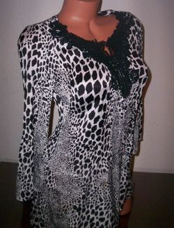 LIKE NEW BLACK WHITE AGORA ANIMAL PRINT LACE SILK LONG SLEEVED SHIRT BLOUSE DRESS TOP SIZE SMALL SM 