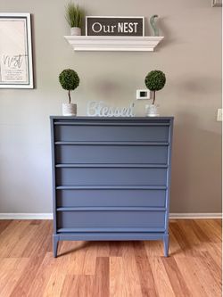 ✨🩶Beautiful solid MC dresser🩶✨