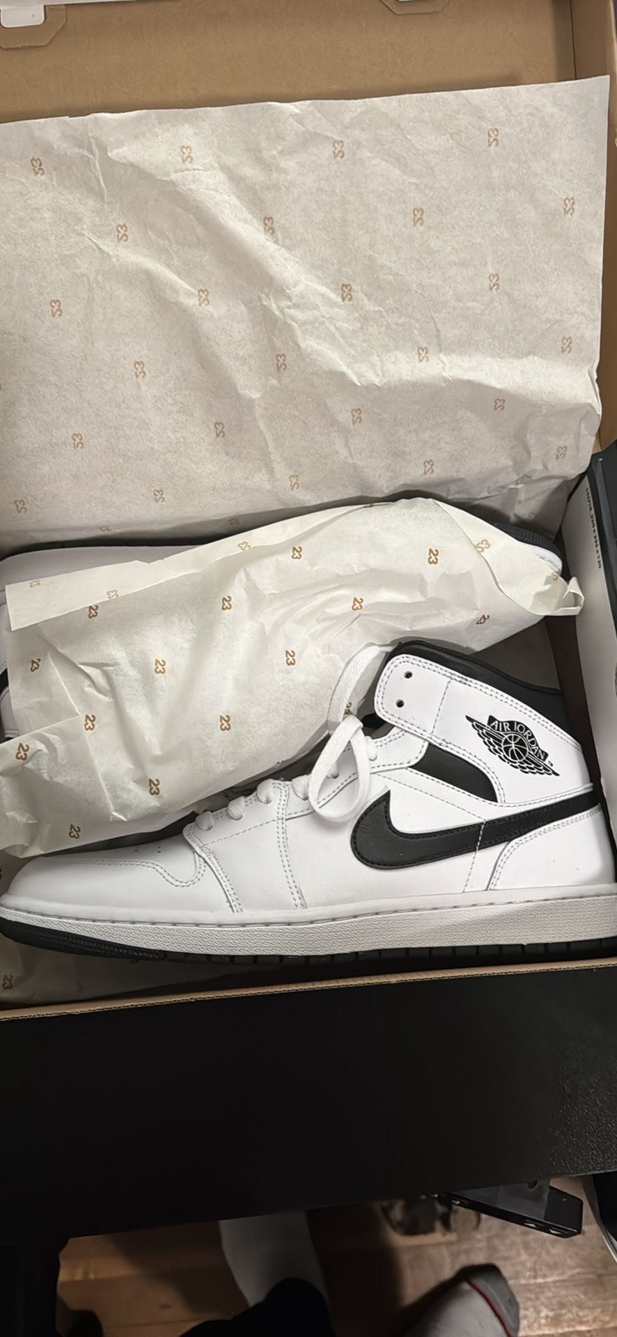 Air Jordan Mid Black/White 